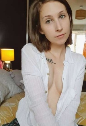 Aleena Laced / @aleenaxlaced - OnlyFans Pictures